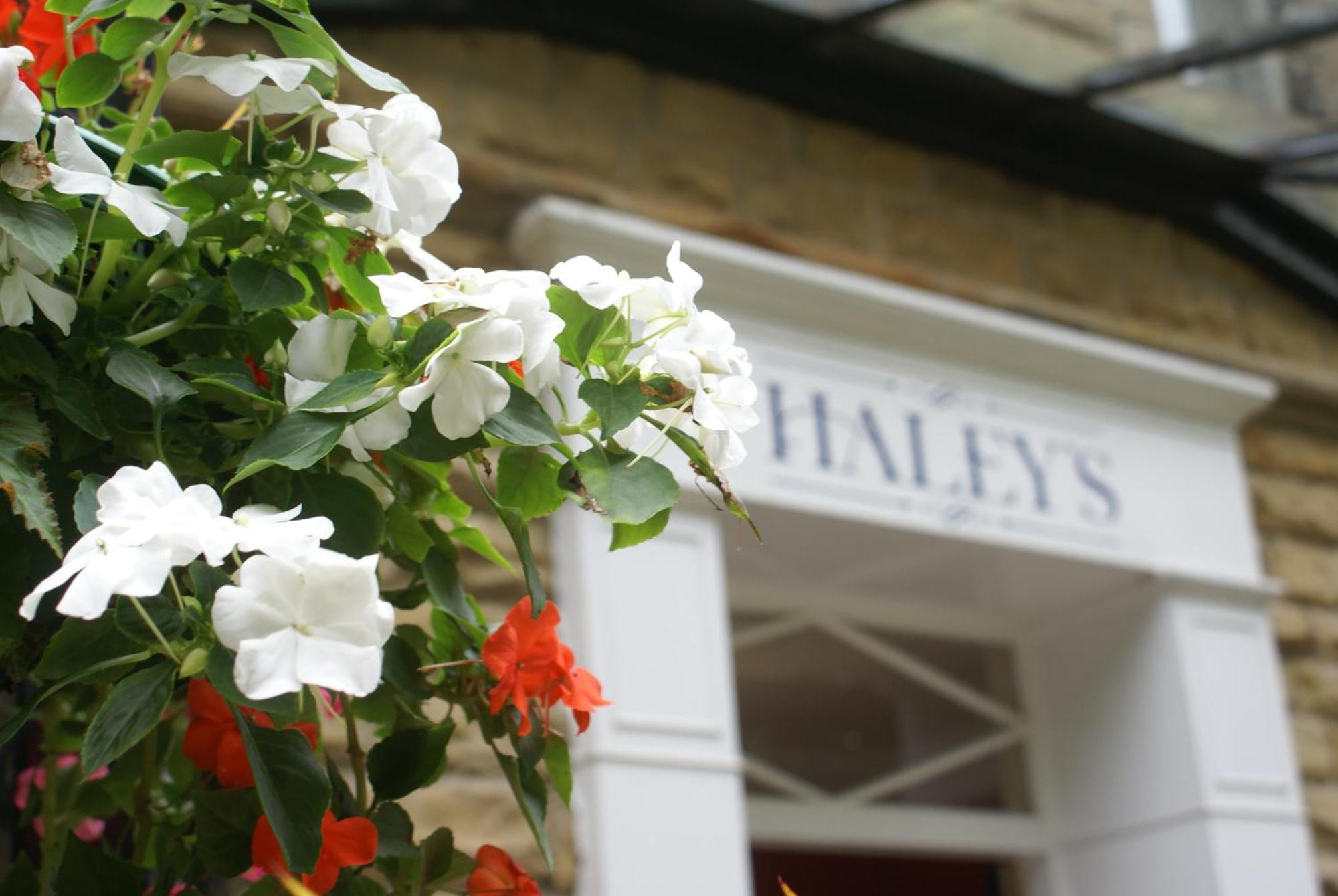 Haley'S Hotel Leeds  Exterior photo